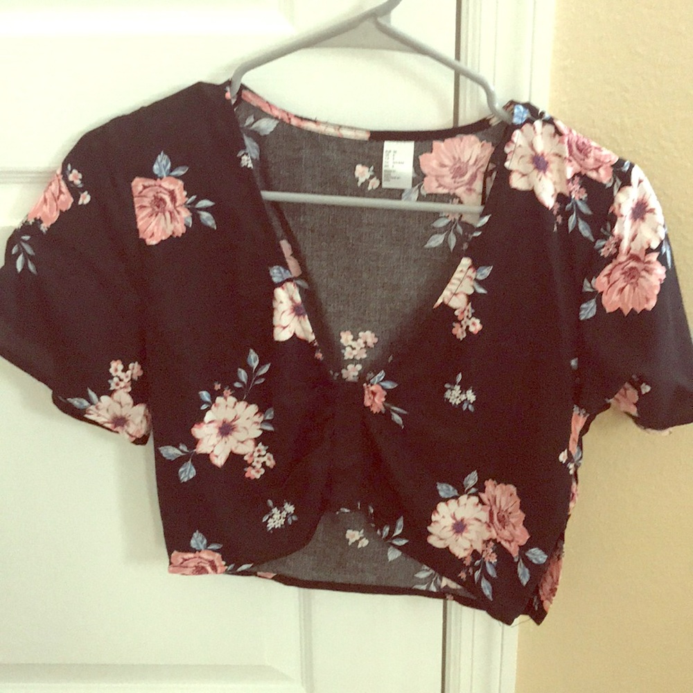 Flower crop top 🌸 🌺 🌸